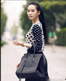 娱乐吃瓜酱服装,揭秘明星时尚穿搭背后的秘密 第2张 娱乐吃瓜酱服装,揭秘明星时尚穿搭背后的秘密 第2张