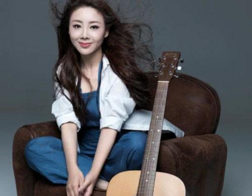 娱乐吃瓜女歌手,揭秘女歌手的吃瓜故事