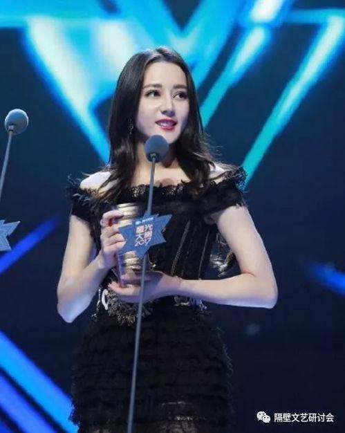 娱乐圈星光大赏变大型吃瓜现场,明星红毯风云,CP粉狂欢时刻 第2张 娱乐圈星光大赏变大型吃瓜现场,明星红毯风云,CP粉狂欢时刻 第2张