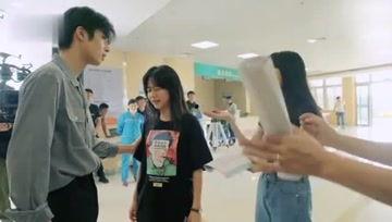 吃瓜娱乐族,吃瓜群众的狂欢盛宴  第1张