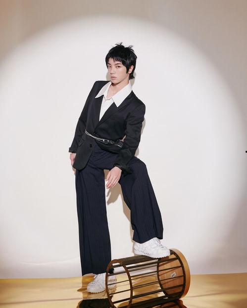 娱乐吃瓜男歌手,揭秘吃瓜男歌手的幕后故事  第2张