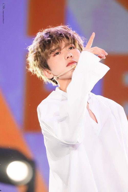 吃瓜娱乐八卦蔡徐坤微博,揭秘娱乐圈背后的娱乐八卦风云”  第1张