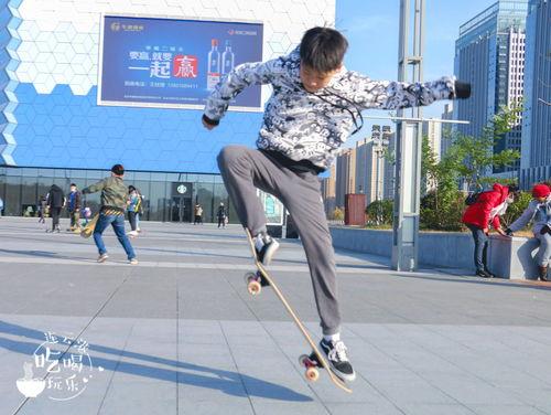 娱乐吃瓜滑板,吃瓜群众围观滑板圈精彩瞬间  第2张