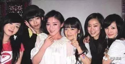 娱乐圈有一起吃瓜的姐妹,揭秘幕后真相！  第1张