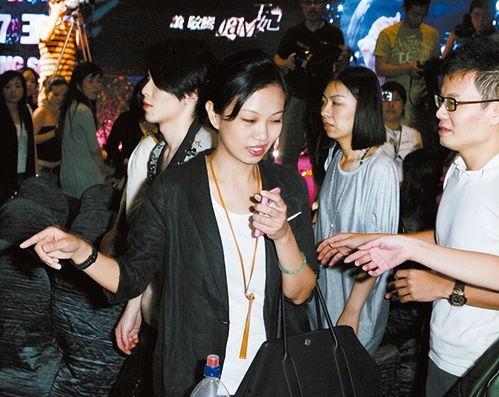 吃瓜扒娱乐,吃瓜扒娱乐，揭秘明星幕后故事  第2张