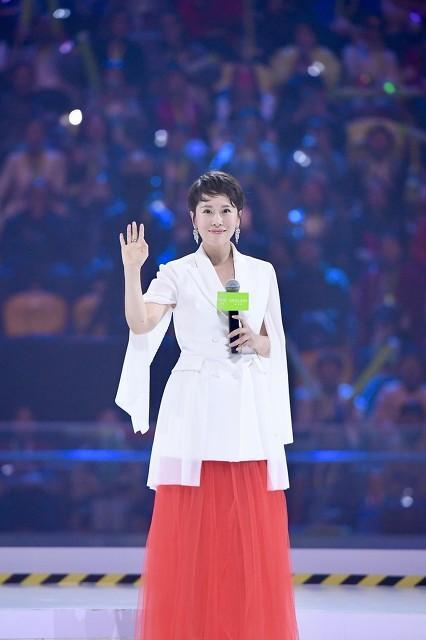 娱乐吃瓜美女复工,吃瓜美女华丽复工，惊艳亮相引热议  第3张