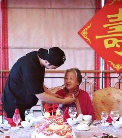 娱乐吃瓜酱祝寿,祝寿盛典，欢乐满溢的娱乐圈盛宴  第3张