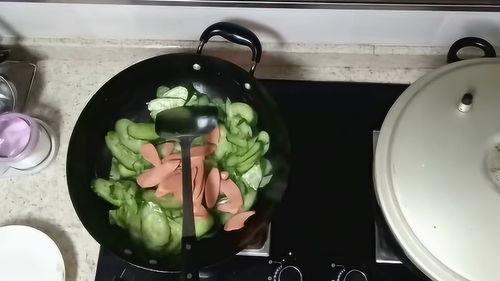 美食娱乐吃瓜视频,揭秘美食吃瓜视频背后的精彩故事  第3张