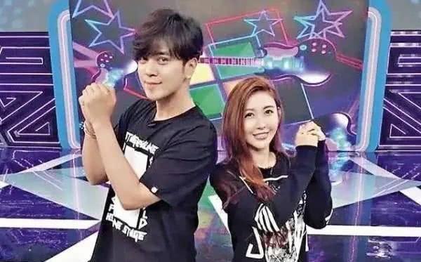 穿越娱乐圈综艺节目组吃瓜系统,揭秘综艺幕后那些事  第2张