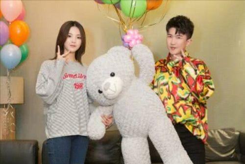 娱乐深度吃瓜,吃瓜群众背后的真相大起底  第2张