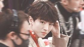 王俊凯吃瓜娱乐视频直播,揭秘娱乐圈幕后故事  第2张