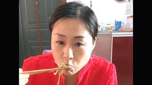 娱乐吃瓜酱理发,揭秘娱乐圈幕后故事  第3张