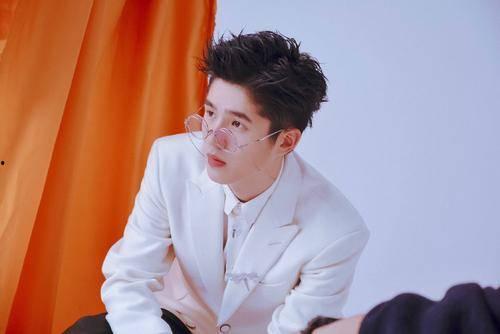 王一博吃瓜娱乐圈八卦,娱乐圈八卦背后的真相  第2张